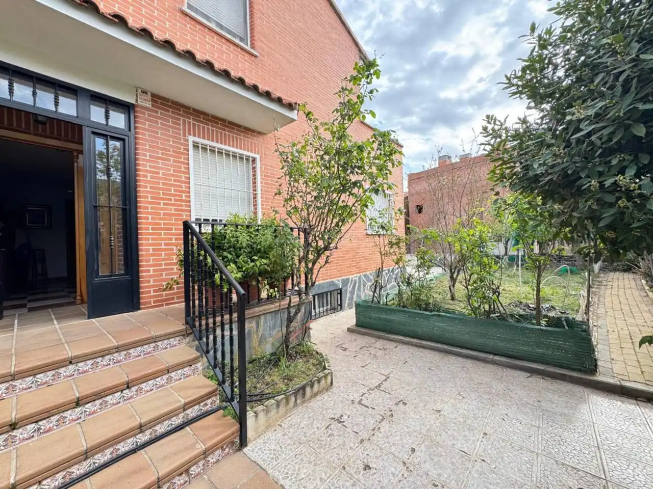 Vista exterior de Casa o chalet en venta en Meco con Calefacción, Jardín privado y Terraza