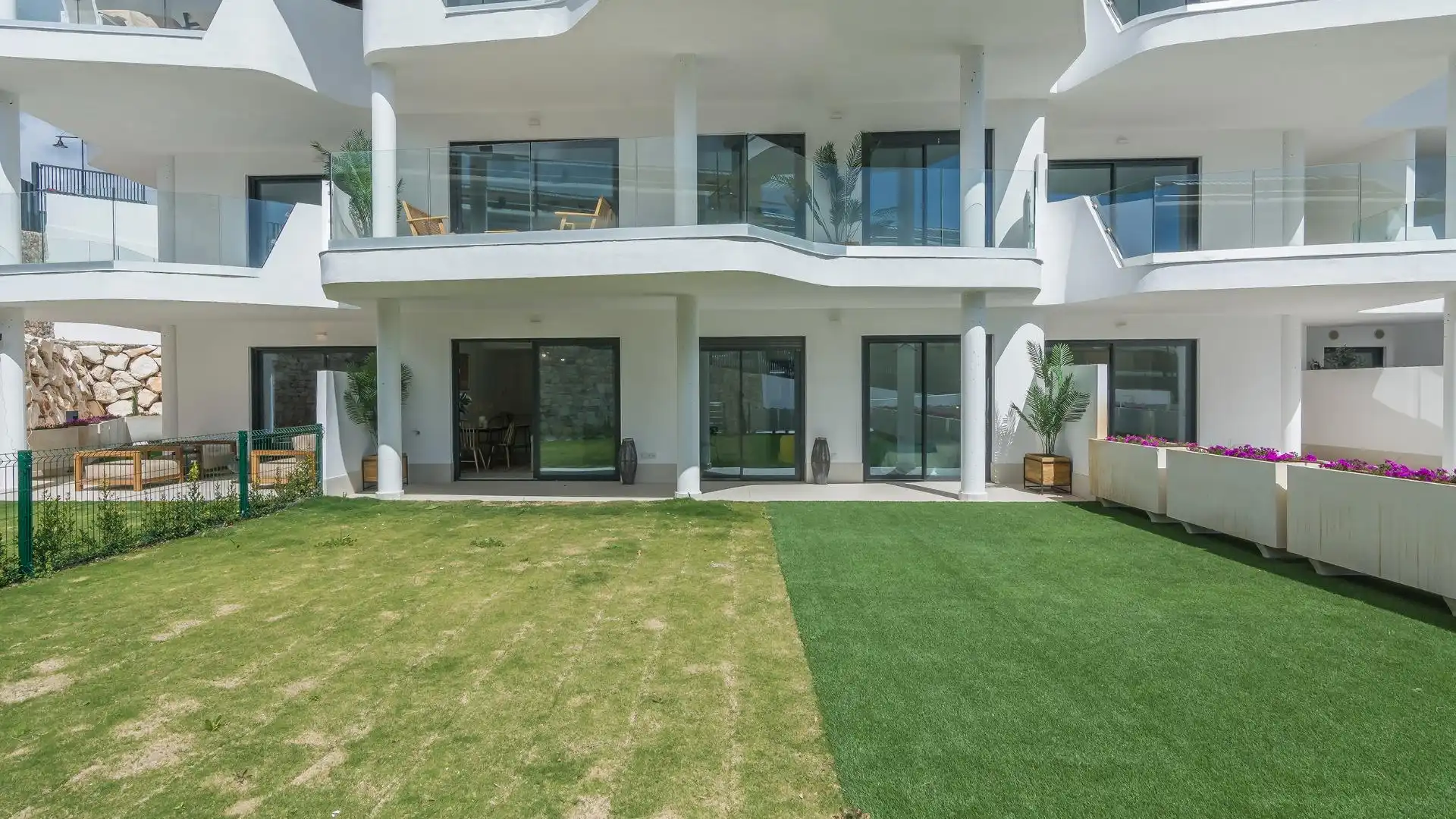 Vista exterior de Piso en venta en Fuengirola con Aire acondicionado, Jardín privado y Terraza