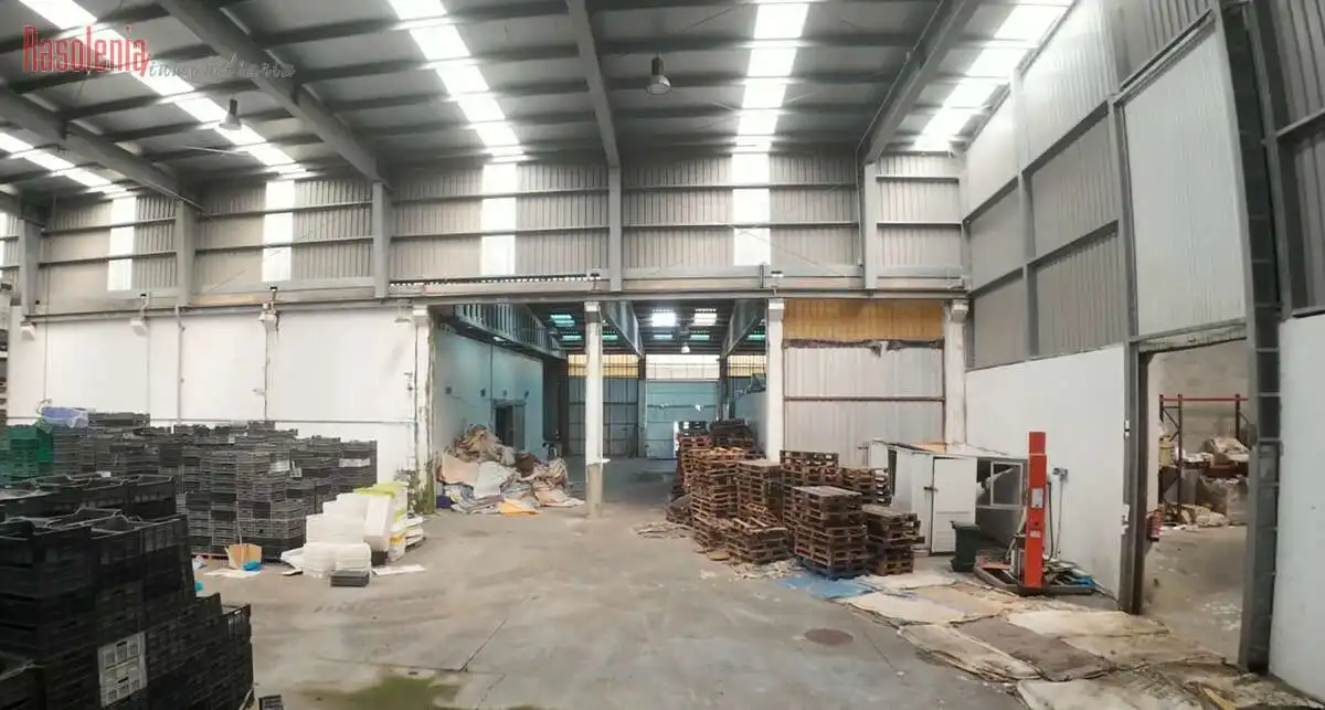 Nau industrial en venda en Cariño