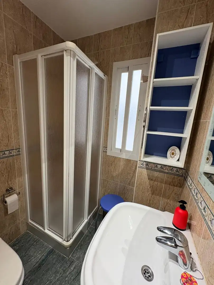 Baño de Piso de alquiler en Motril con Jardín privado, Terraza y Amueblado