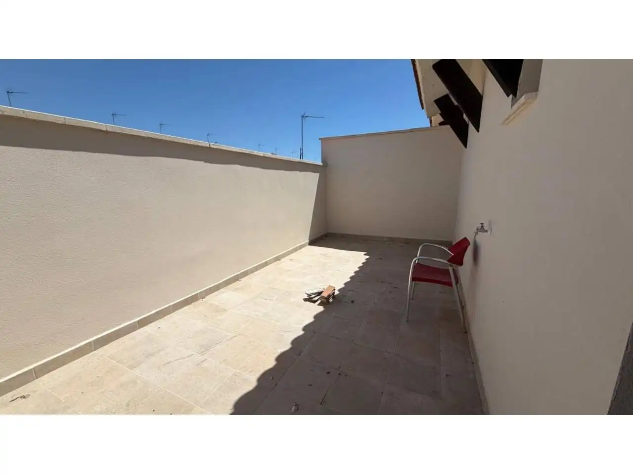 Terrasse von Einfamilien-Reihenhaus zum Verkauf in Motilleja mit Heizung und Terrasse