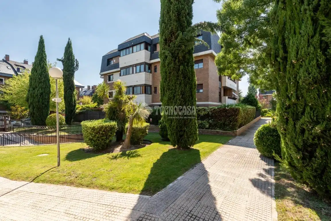 Außenansicht von Wohnung zum Verkauf in Majadahonda mit Heizung und Terrasse