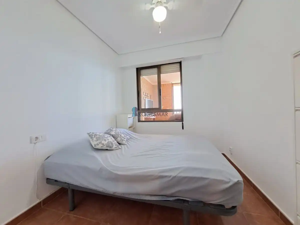 Dormitori de Apartament en venda en Benicasim / Benicàssim amb Terrassa, Traster i Piscina comunitària