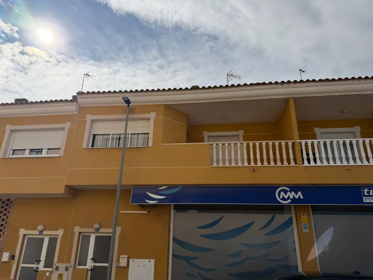 Vista exterior de Casa adosada en venda en San Javier amb Aire condicionat, Terrassa i Balcó