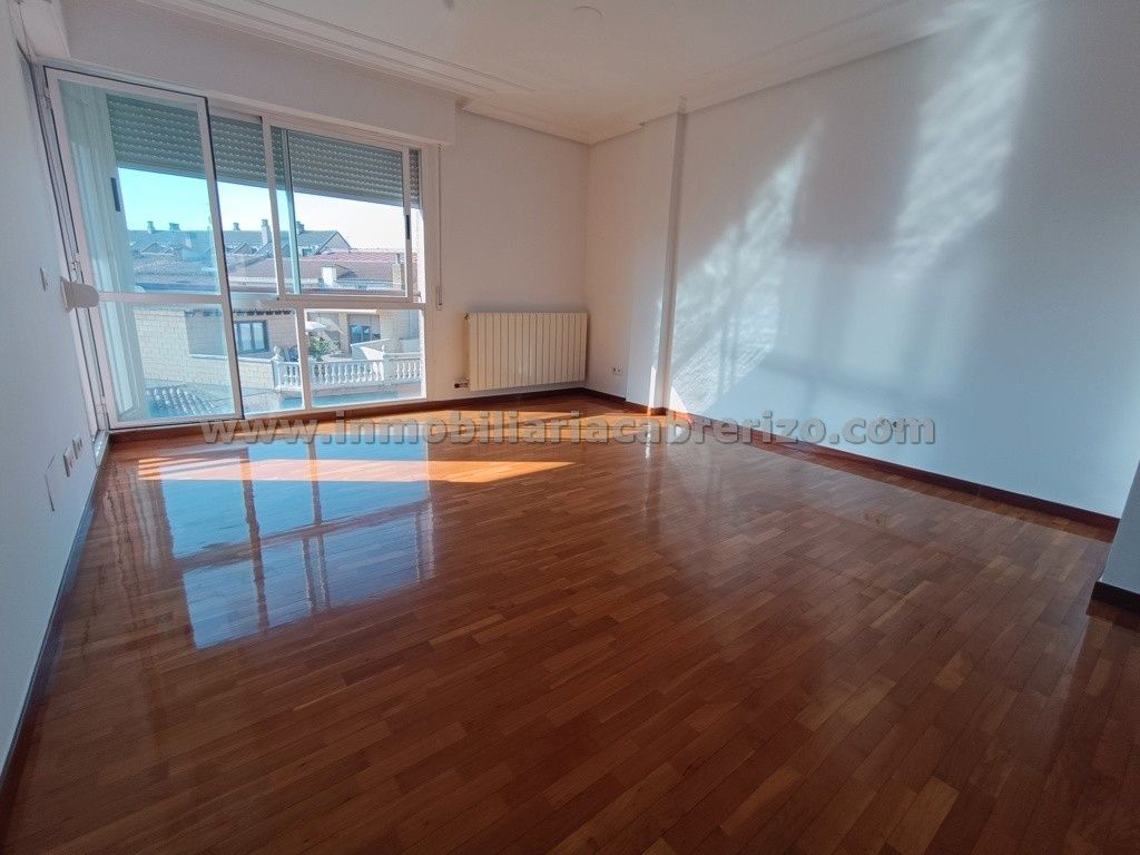 Sala d'estar de Pis en venda en Villamediana de Iregua amb Aire condicionat, Calefacció i Parquet