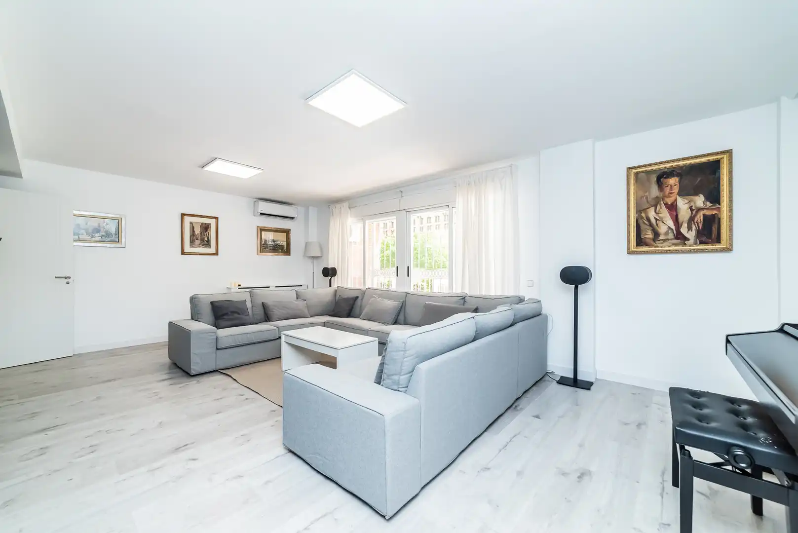 Sala d'estar de Casa adosada en venda en Móstoles amb Aire condicionat, Calefacció i Jardí privat