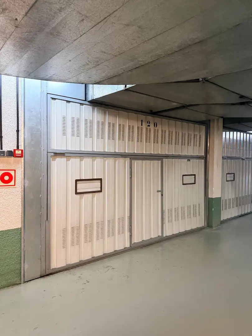 Außenansicht von Garage zum Verkauf in Donostia - San Sebastián 