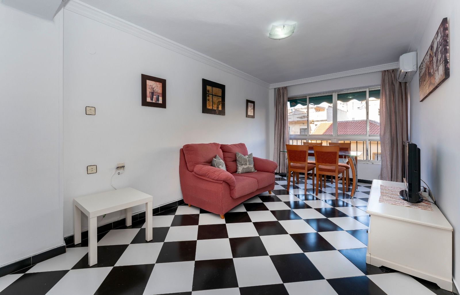 Sala d'estar de Pis de lloguer en Málaga Capital amb Aire condicionat i Moblat
