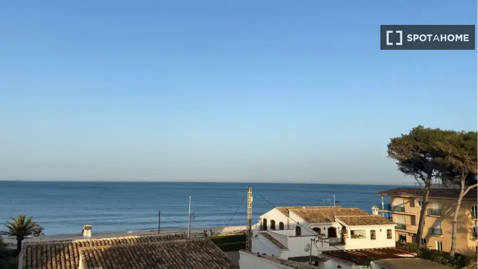 Room in Montañar - El Arenal
