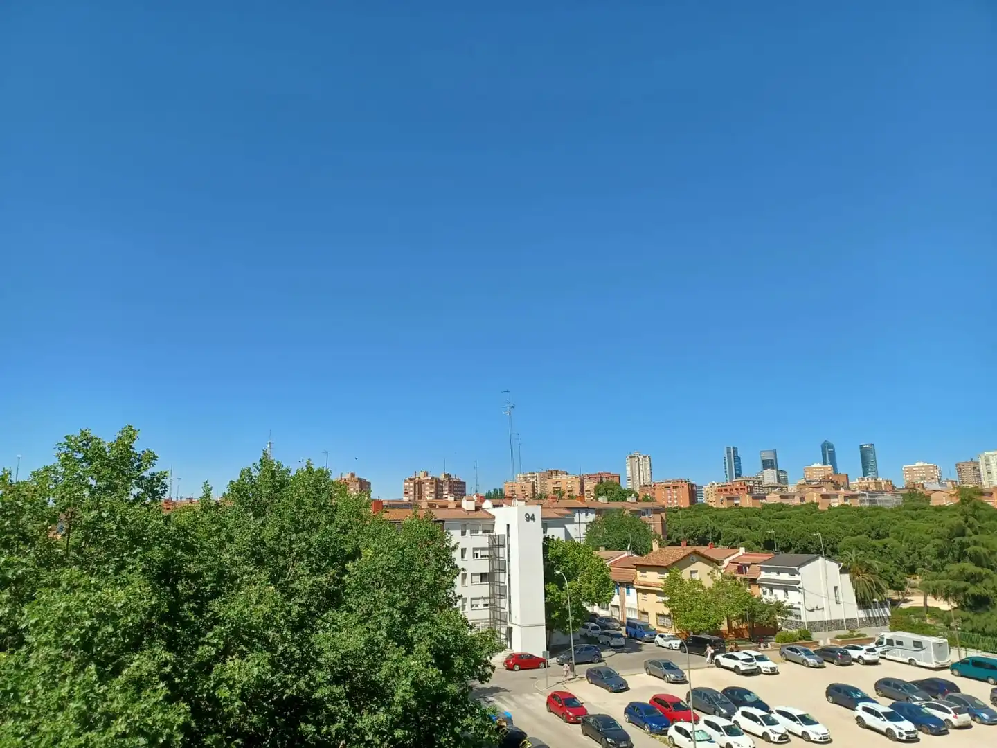 Vista exterior de Piso en venta en Madrid con Calefacción y Terraza