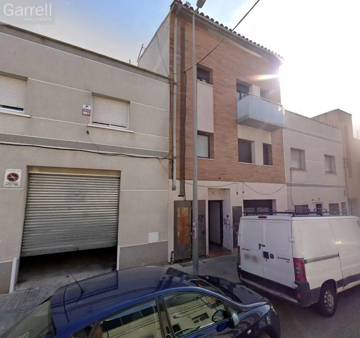 Exterior view of Buildings for sale in Sabadell