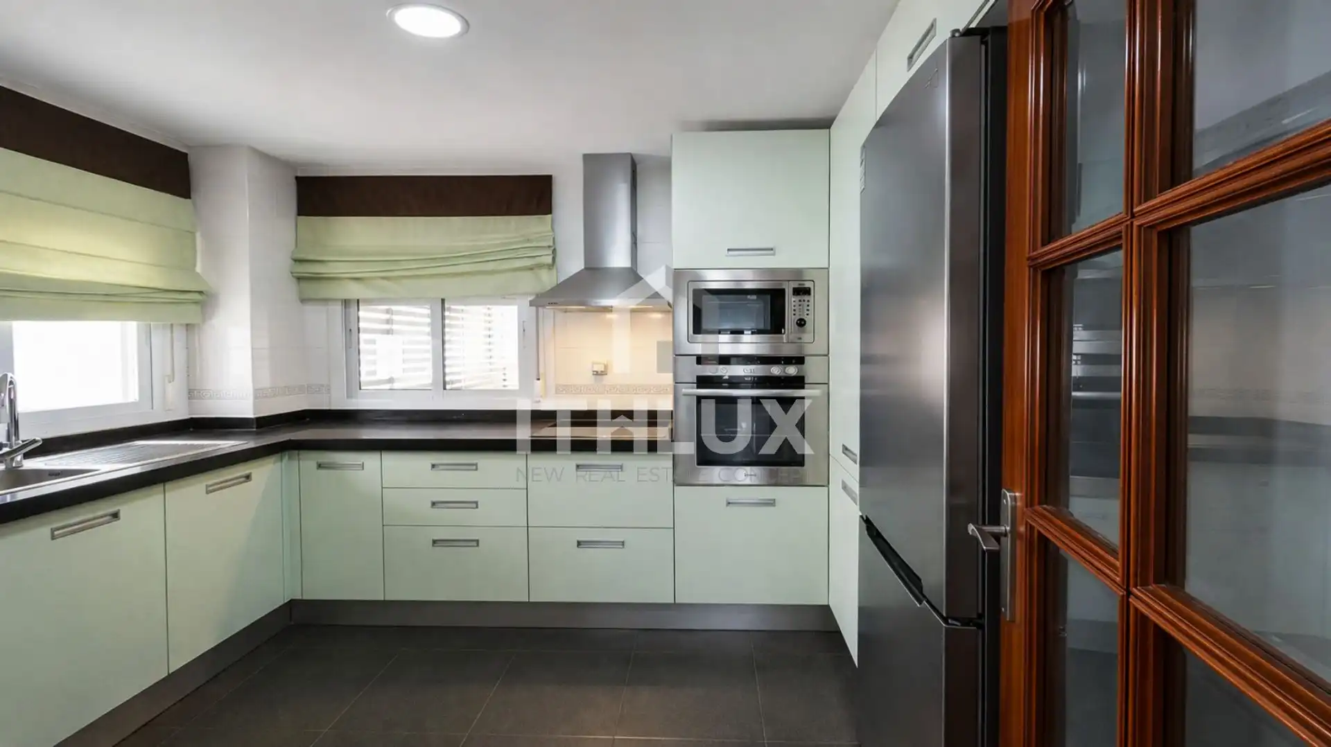 Kitchen of Flat for sale in Sevilla  with Air Conditioner and Terrace