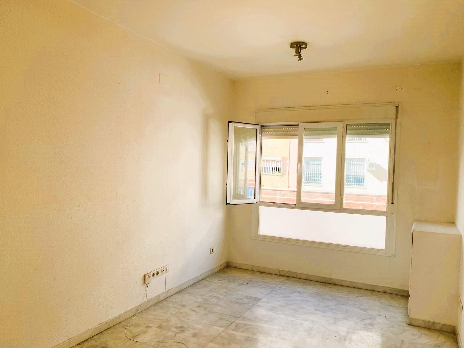 Dormitori de Pis en venda en  Sevilla Capital amb Terrassa