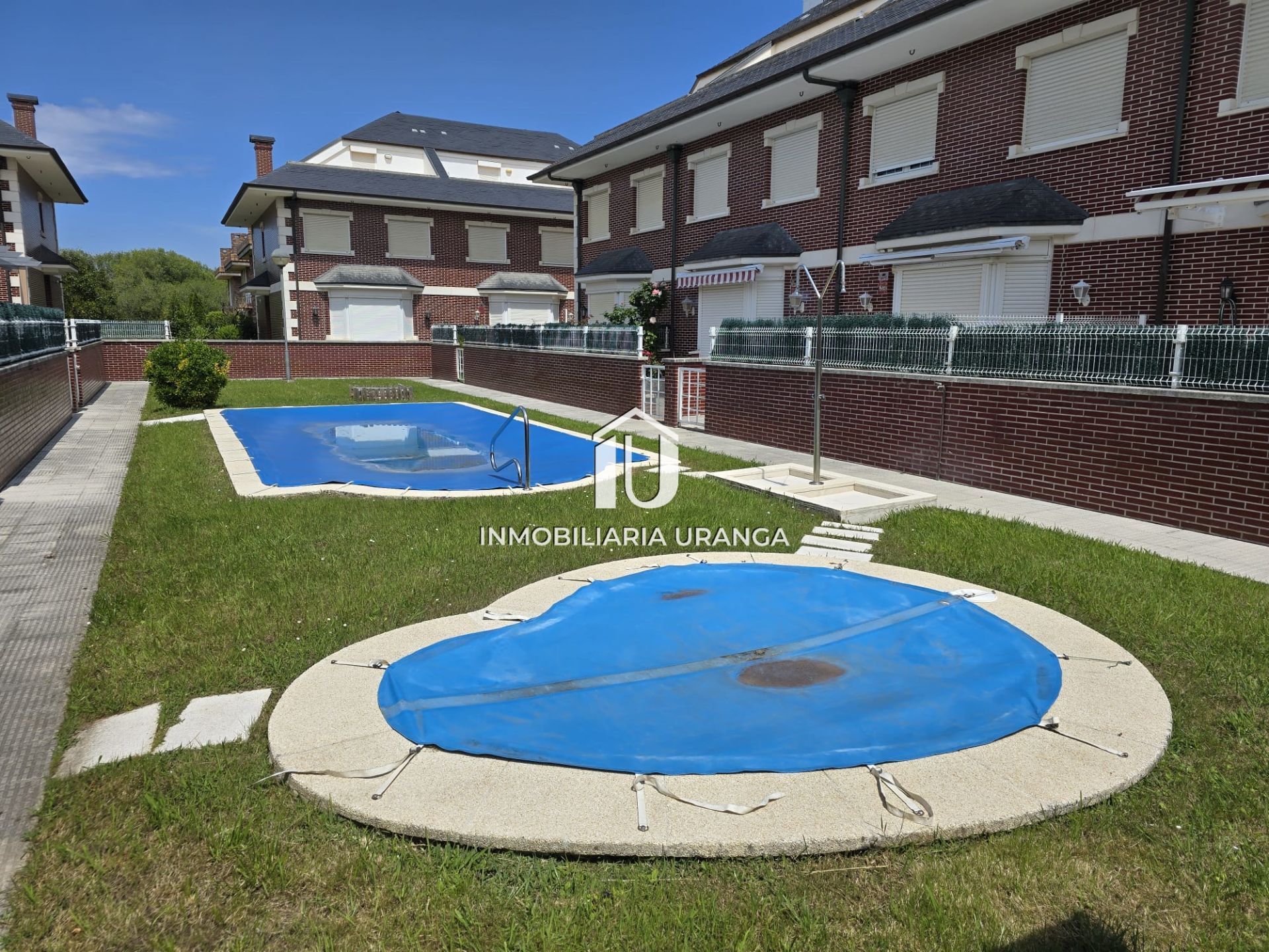 Swimming pool of House or chalet for sale in Laredo  with Heating and Storage room