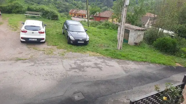 Aparcament de Casa o xalet en venda en Las Regueras   amb Calefacció, Terrassa i Forn