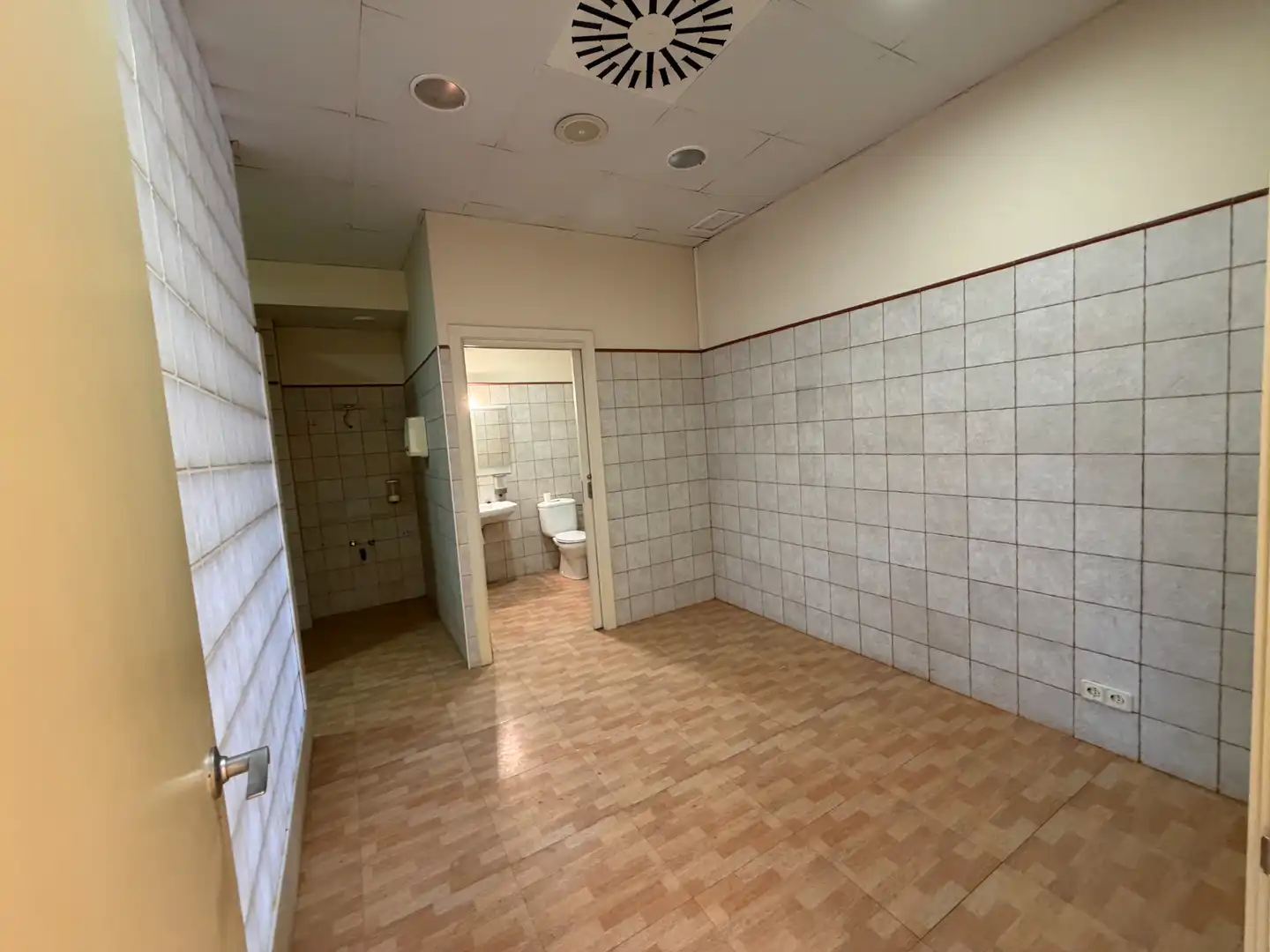 Baño de Local de alquiler en Granollers con Aire acondicionado y Alarma