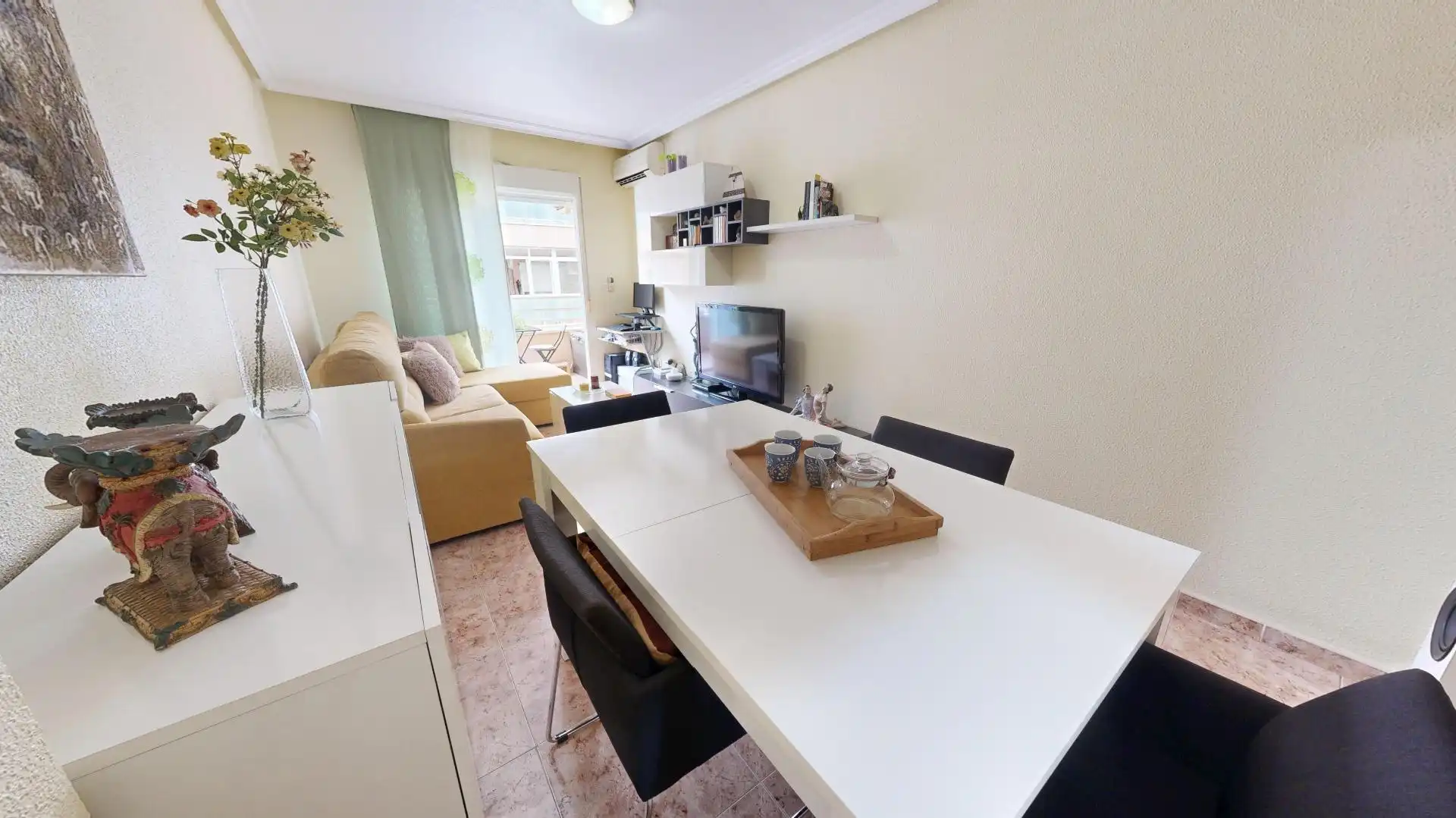 Vista exterior de Apartament en venda en Torrevieja amb Aire condicionat, Calefacció i Moblat