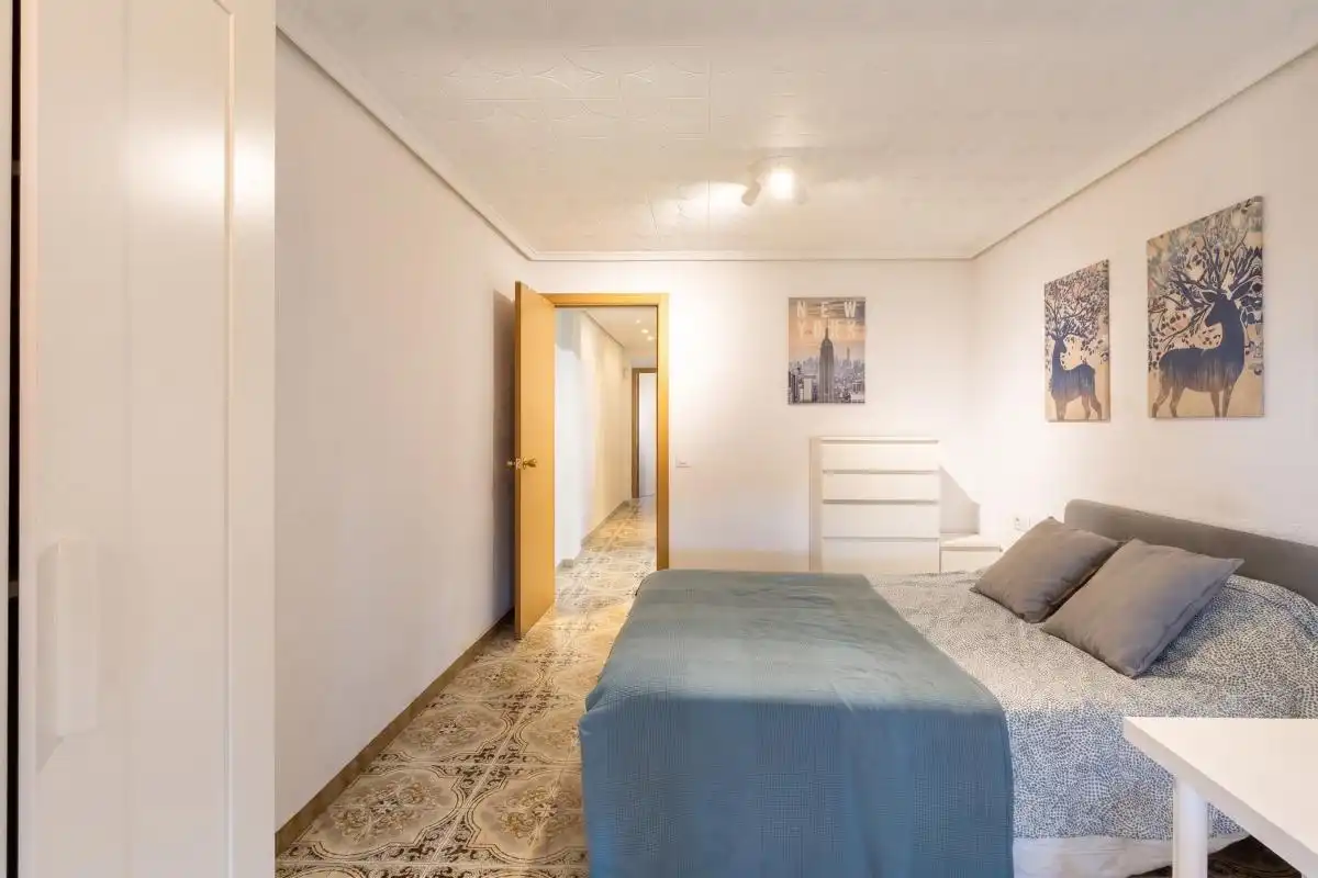 Bedroom of Flat for sale in Valencia  with Heating, Terrace and Furnished