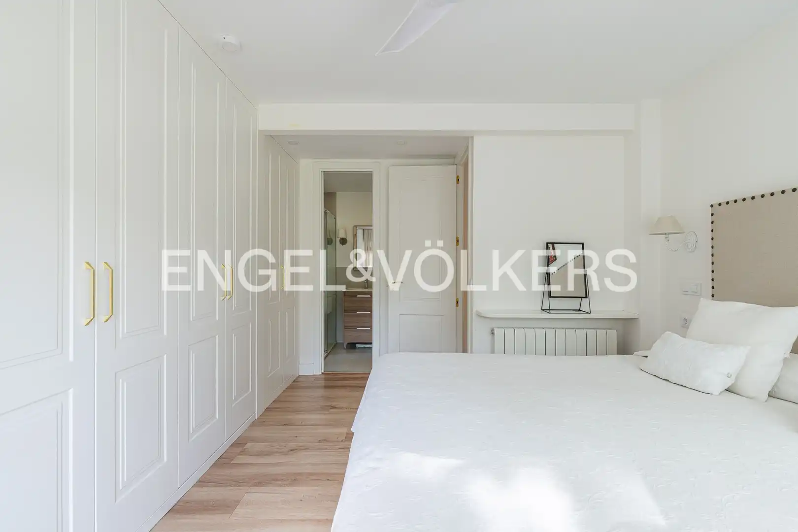 Casa adosada en venta en Urbanización Este - Montepríncipe