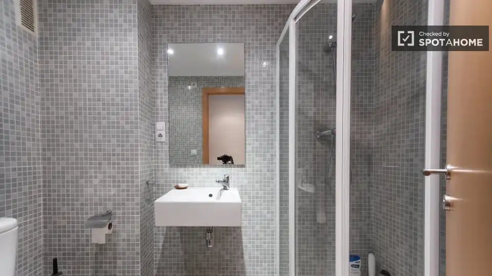 Baño de Piso de alquiler en Valencia con Aire acondicionado, Calefacción y Amueblado