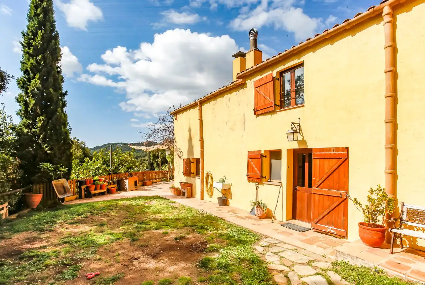 Vista exterior de Finca rústica en venta en Sant Iscle de Vallalta con Calefacción, Terraza y Trastero