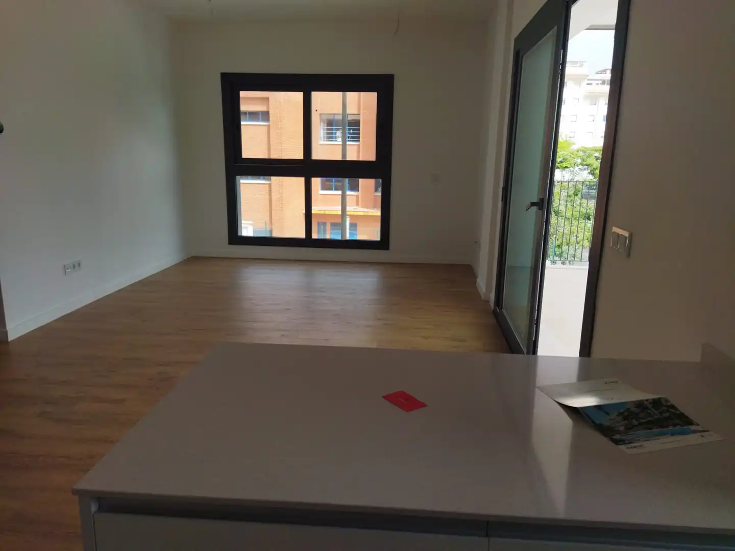 Sala d'estar de Apartament de lloguer en Estepona amb Aire condicionat, Terrassa i Traster