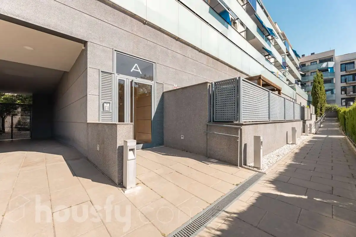 Vista exterior de Pis en venda en Vilafranca del Penedès amb Aire condicionat, Calefacció i Jardí privat