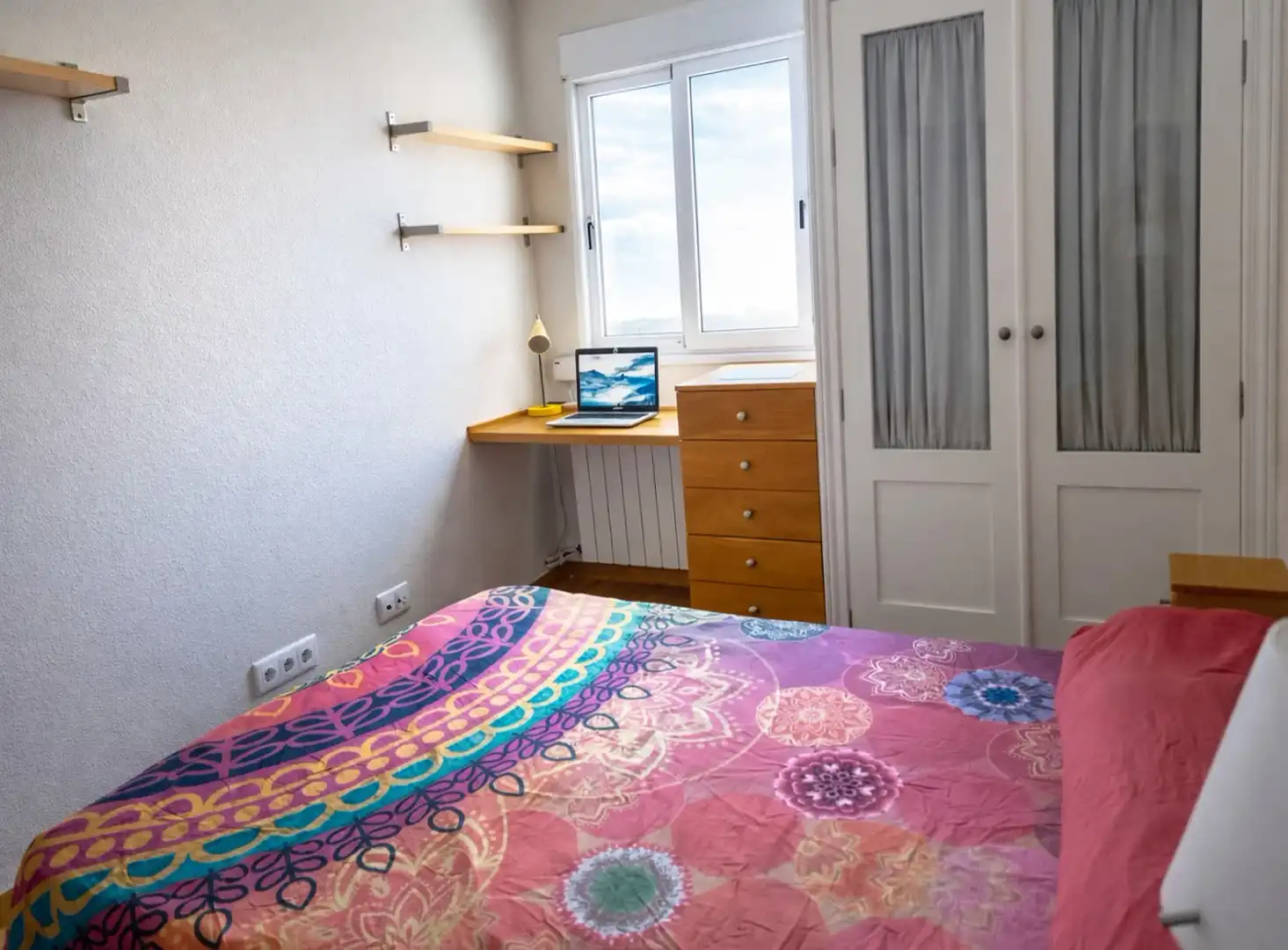 Habitación de Ático de alquiler en Alicante / Alacant con Aire acondicionado, Terraza y Amueblado