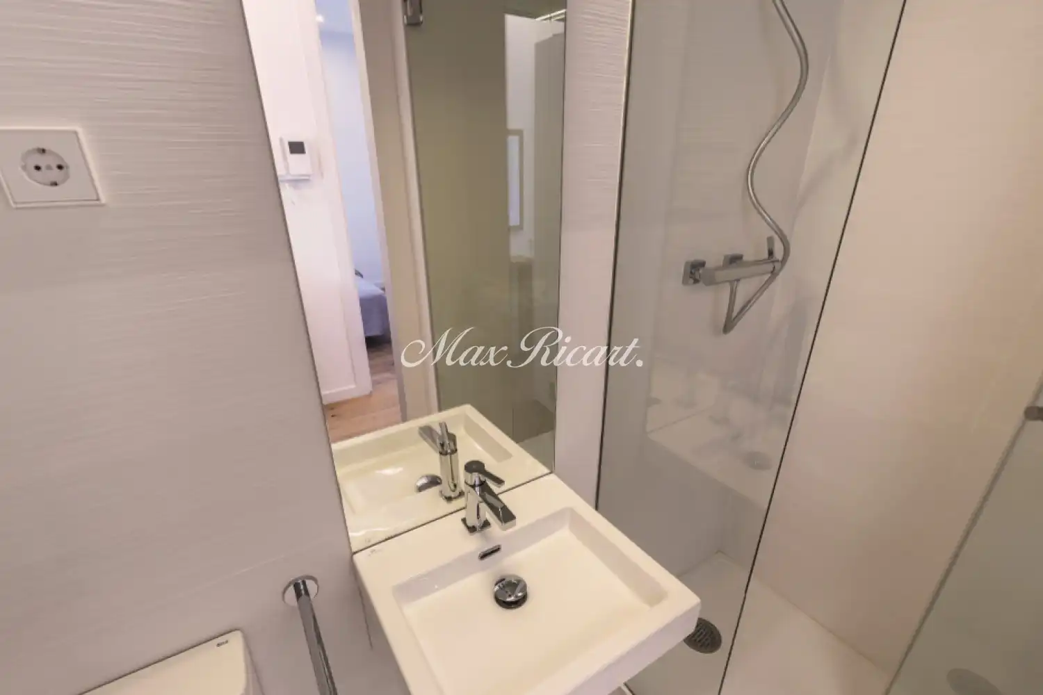 Badezimmer von Wohnung zur Miete in Barcelona mit Klimaanlage, Heizung und Terrasse