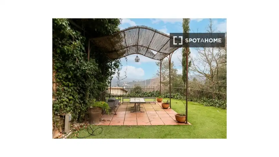 Terrasse von Wohnung zur untervermieten in Barcelona mit Klimaanlage, Terrasse und Möbliert