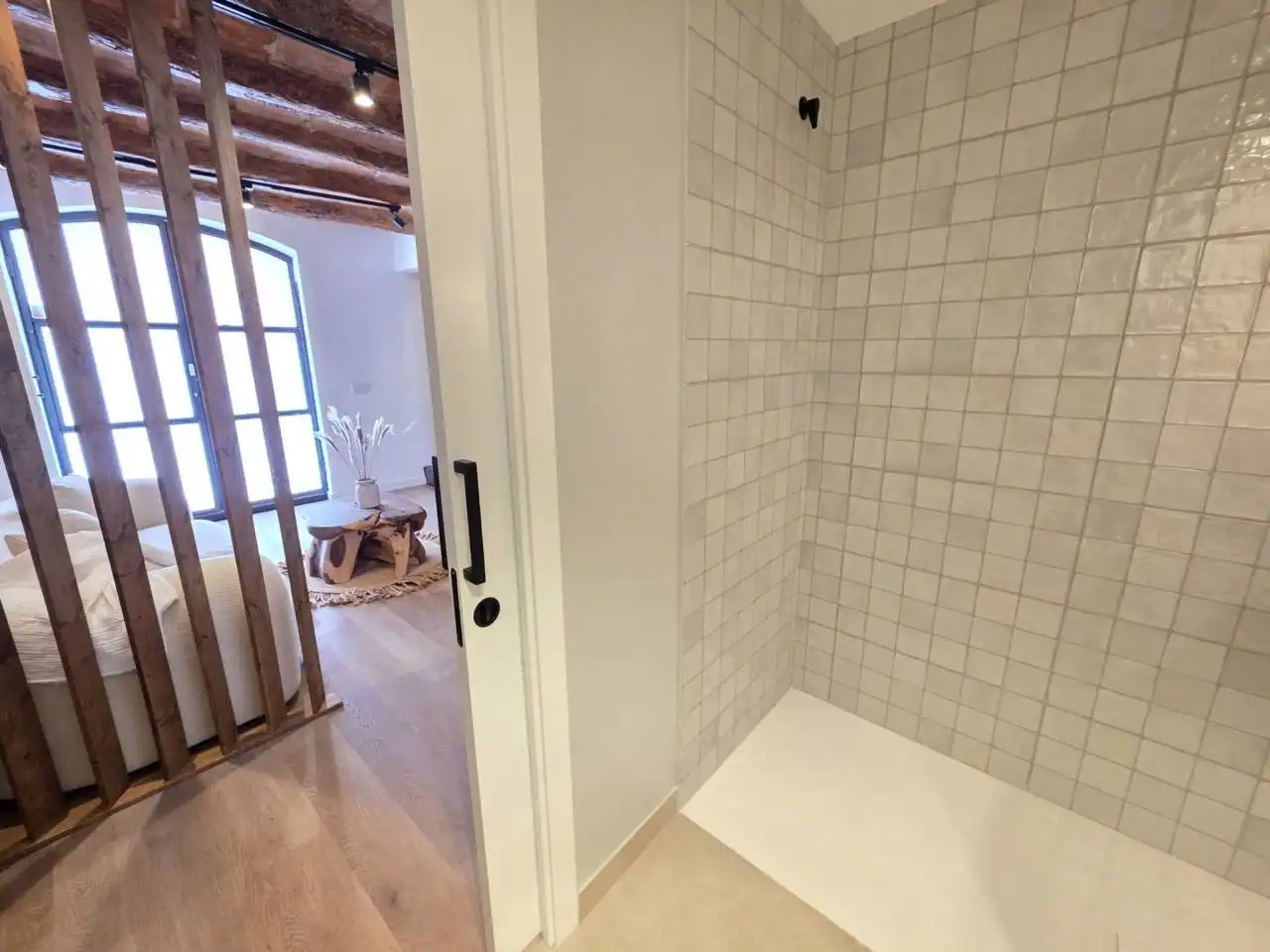 Badezimmer von Wohnungen zum Verkauf in Barcelona mit Klimaanlage, Heizung und Parkett