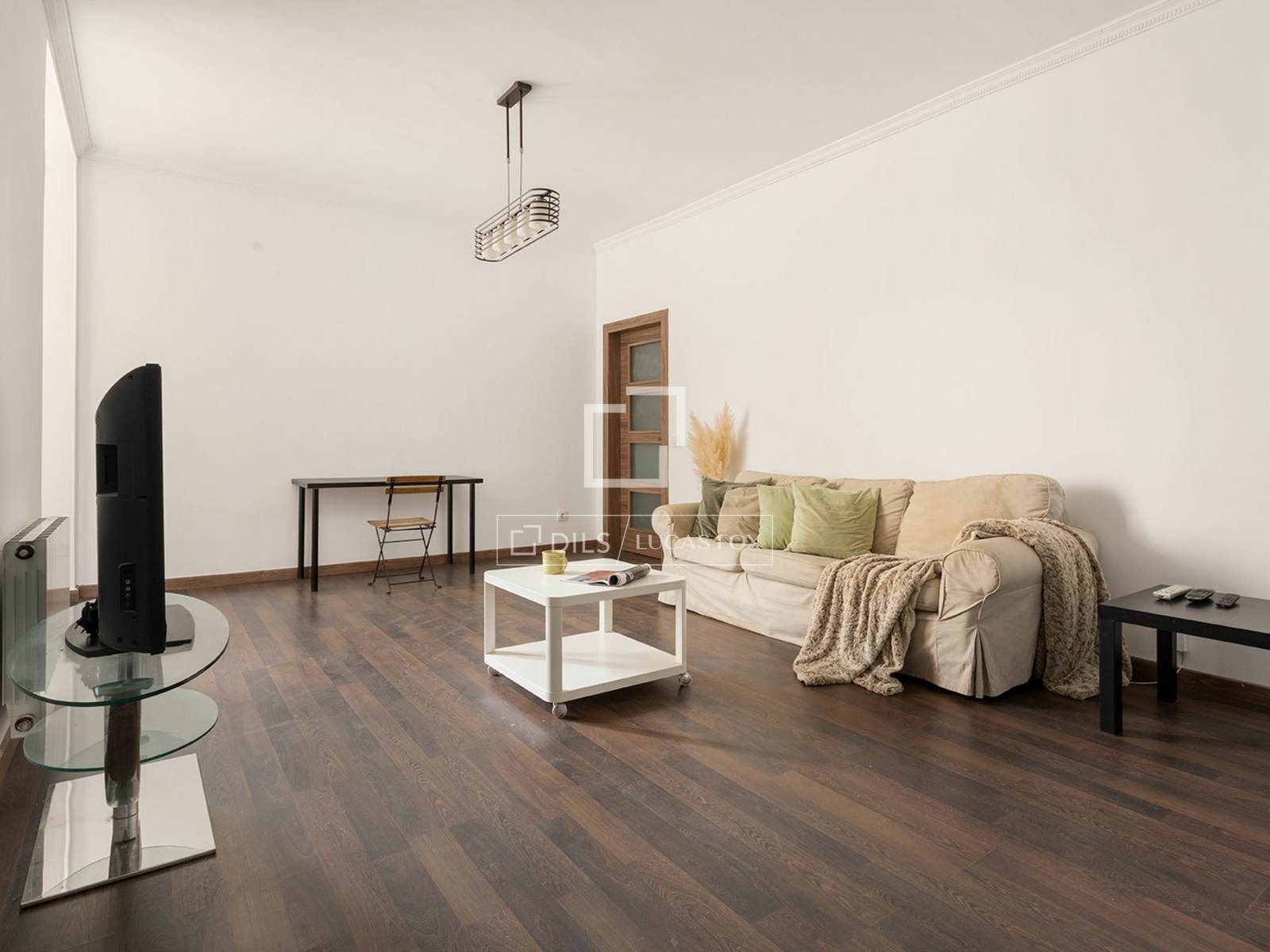 Living room of Flat for sale in  Barcelona Capital  with Heating, Parquet flooring and Furnished