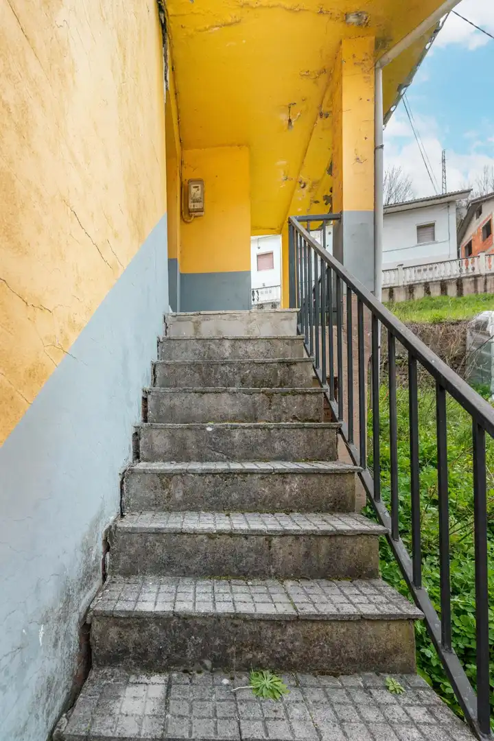 Vista exterior de Casa o xalet en venda en Cangas del Narcea amb Calefacció, Jardí privat i Terrassa
