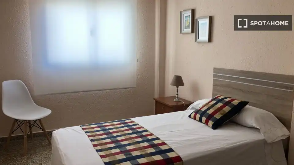 Bedroom of Flat for rent in Valencia  with Air Conditioner, Heating and Furnished
