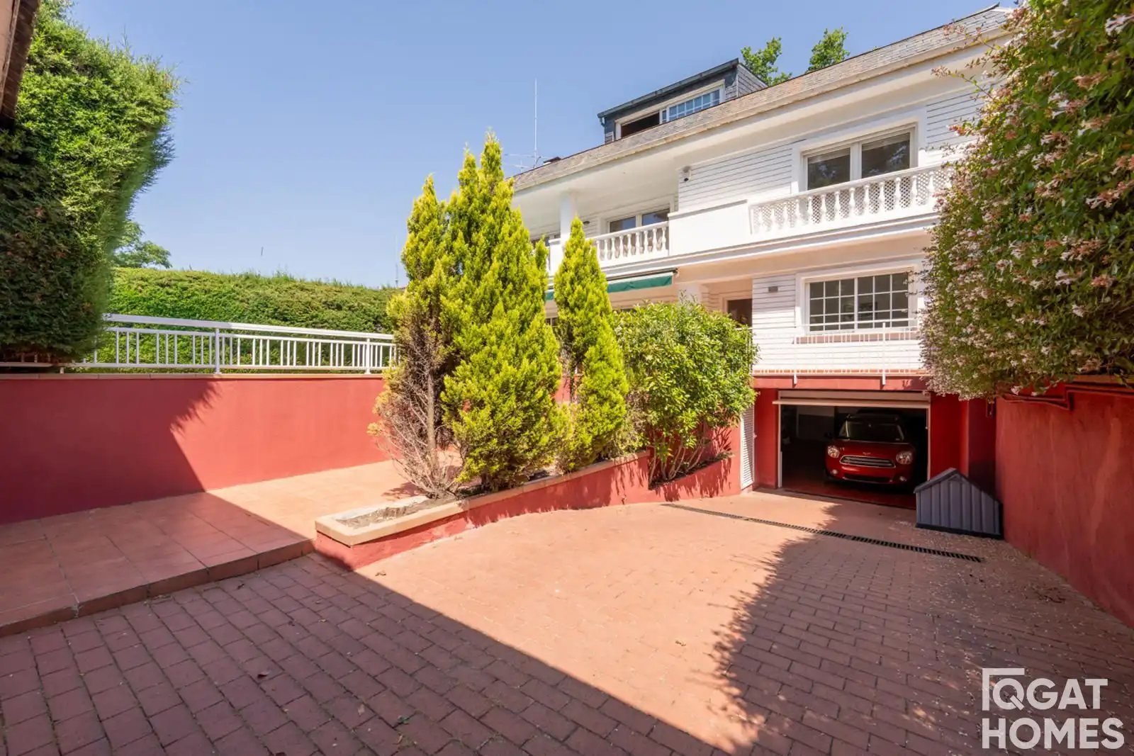 Vista exterior de Casa o xalet en venda en Sant Cugat del Vallès amb Aire condicionat, Calefacció i Jardí privat