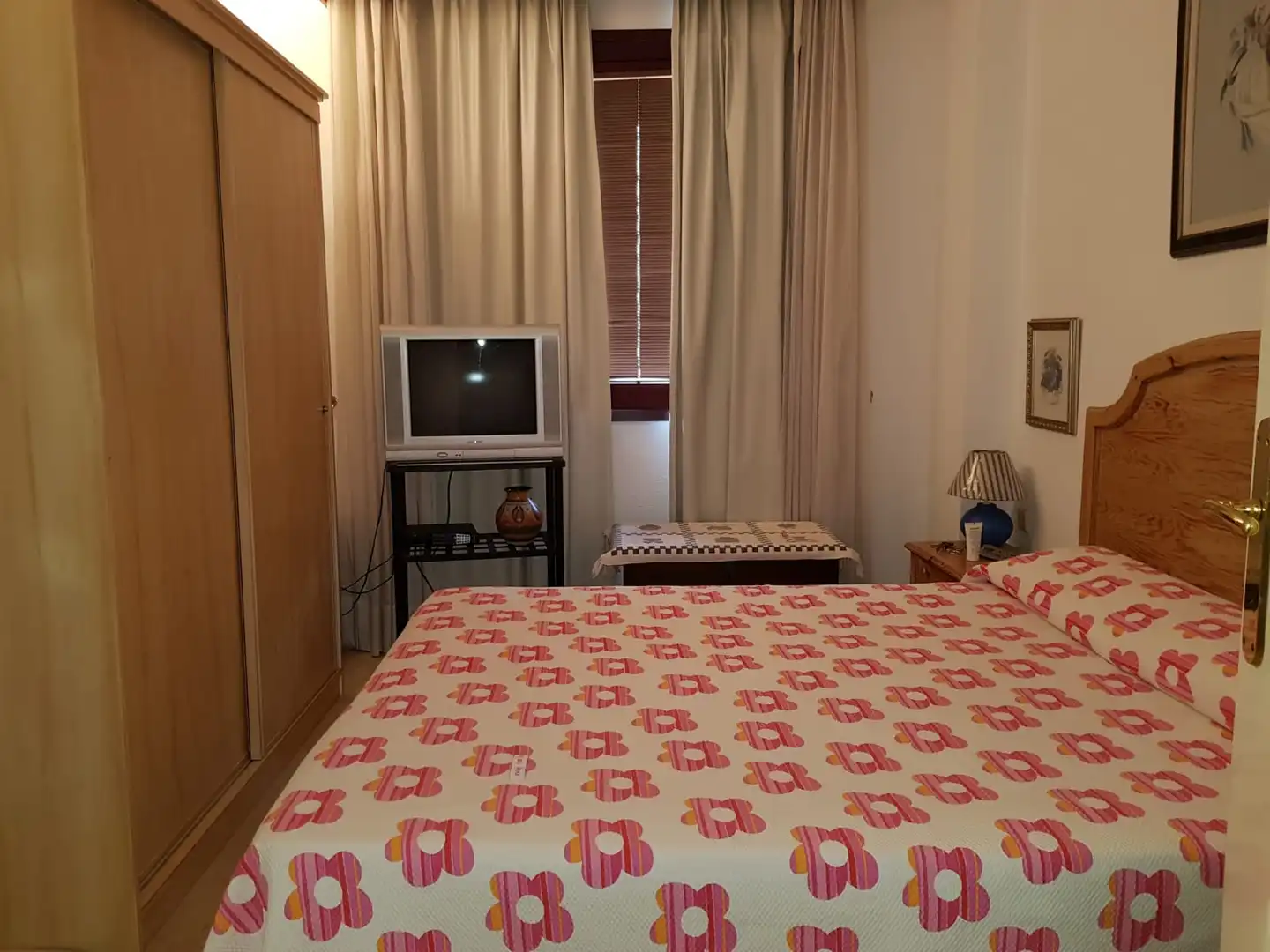 Dormitori de Apartament de lloguer en Sevilla amb Aire condicionat, Moblat i Forn