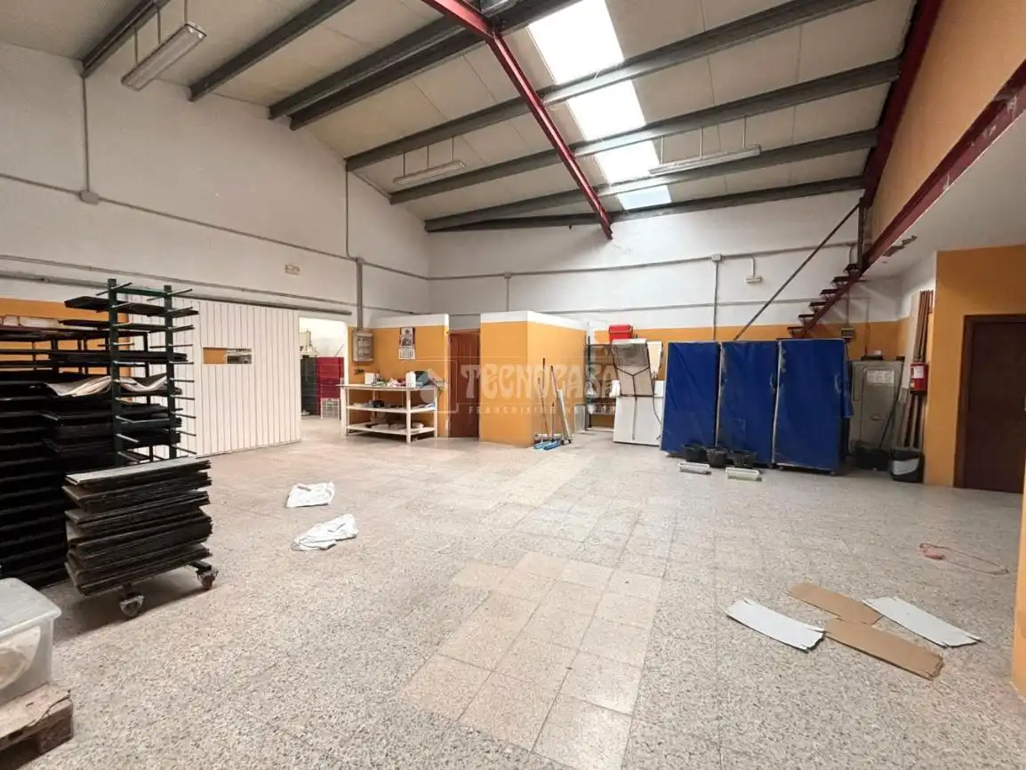 Local en venta en Villaverde de Medina