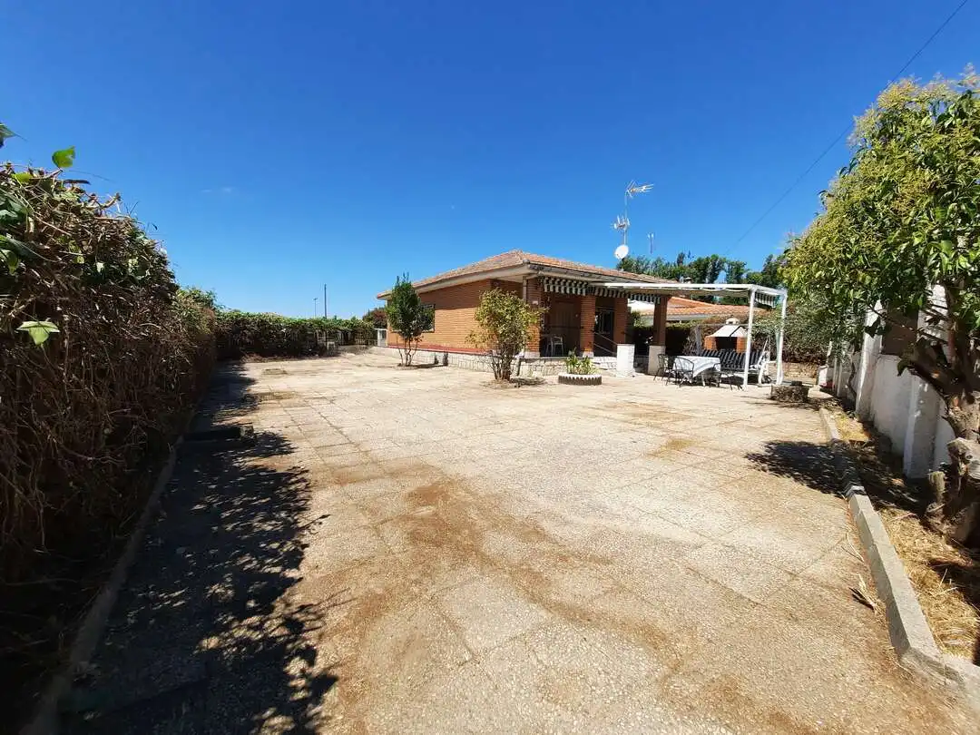 Vista exterior de Casa o chalet en venta en Escalona con Calefacción, Jardín privado y Trastero