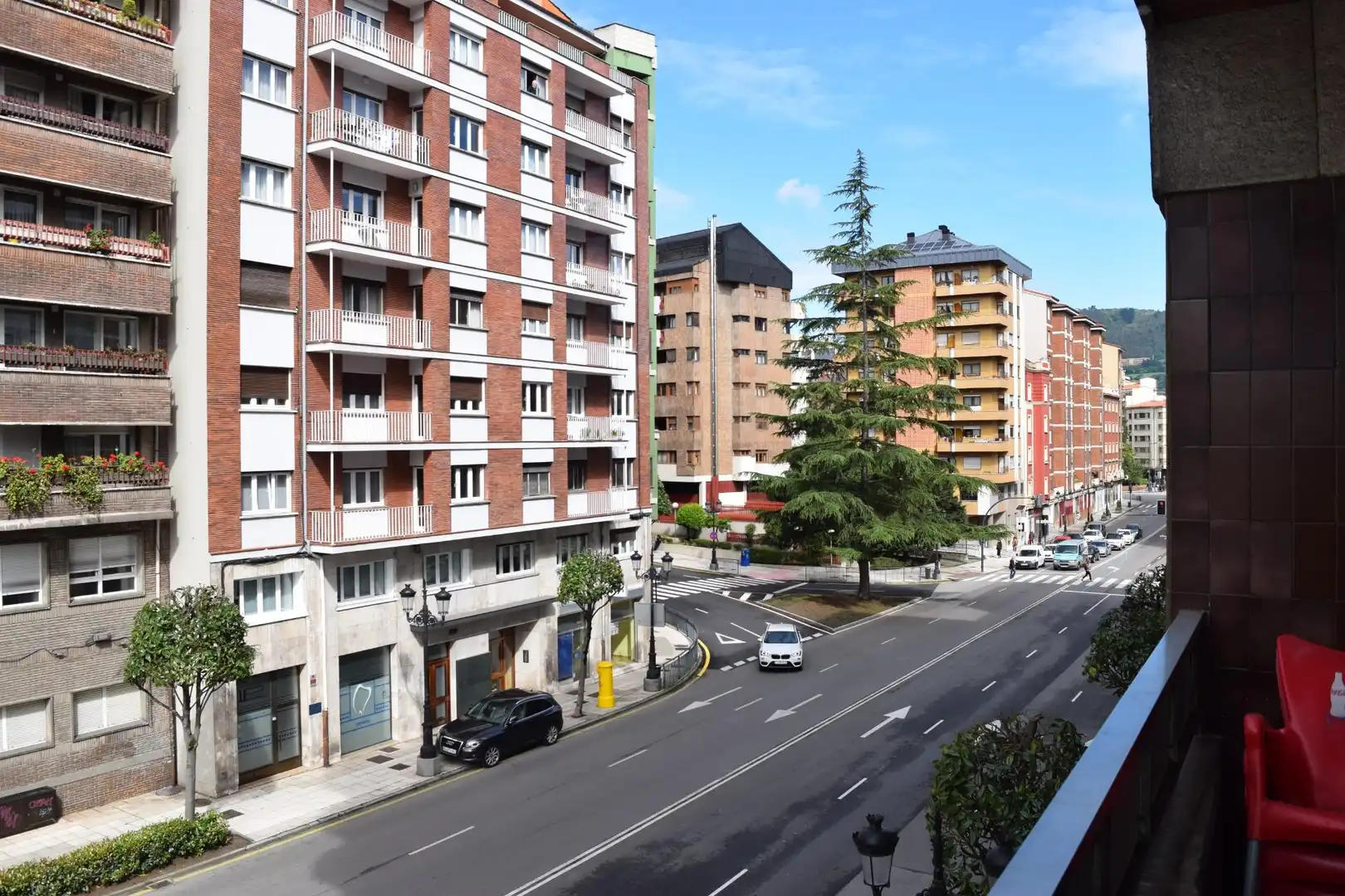 Vista exterior de Pis en venda en Oviedo  amb Calefacció, Parquet i Traster