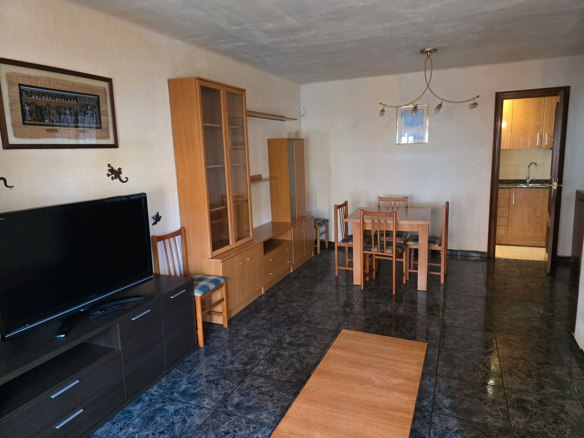 Menjador de Pis en venda en L'Hospitalet de Llobregat amb Aire condicionat i Forn