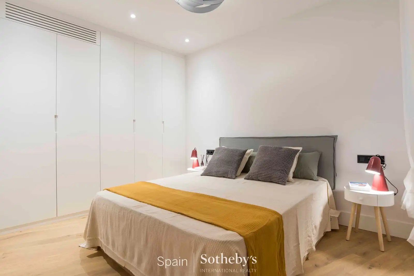 Bedroom of Apartments for sale in Madrid  with Air Conditioner