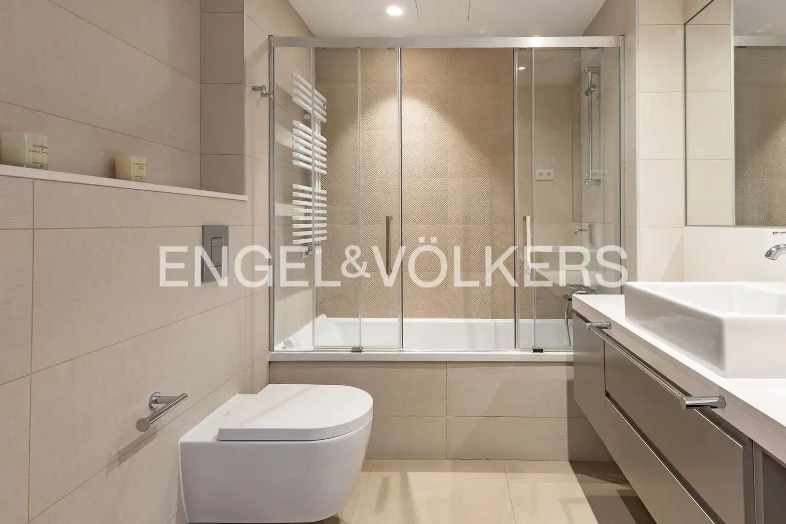 Baño de Piso de alquiler en Barcelona con Aire acondicionado, Calefacción y Parquet