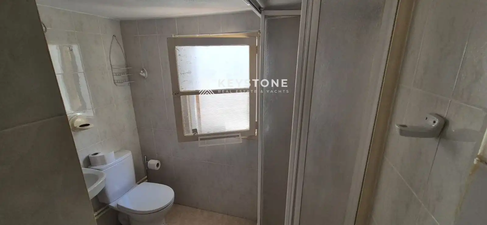 Baño de Piso para compartir en Llucmajor con Aire acondicionado y Amueblado