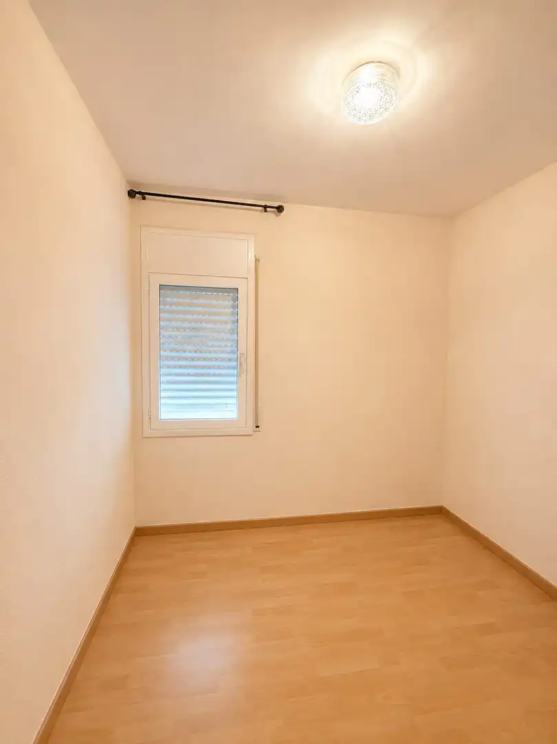 Habitación de Ático en venta en Santa Coloma de Gramenet con Balcón