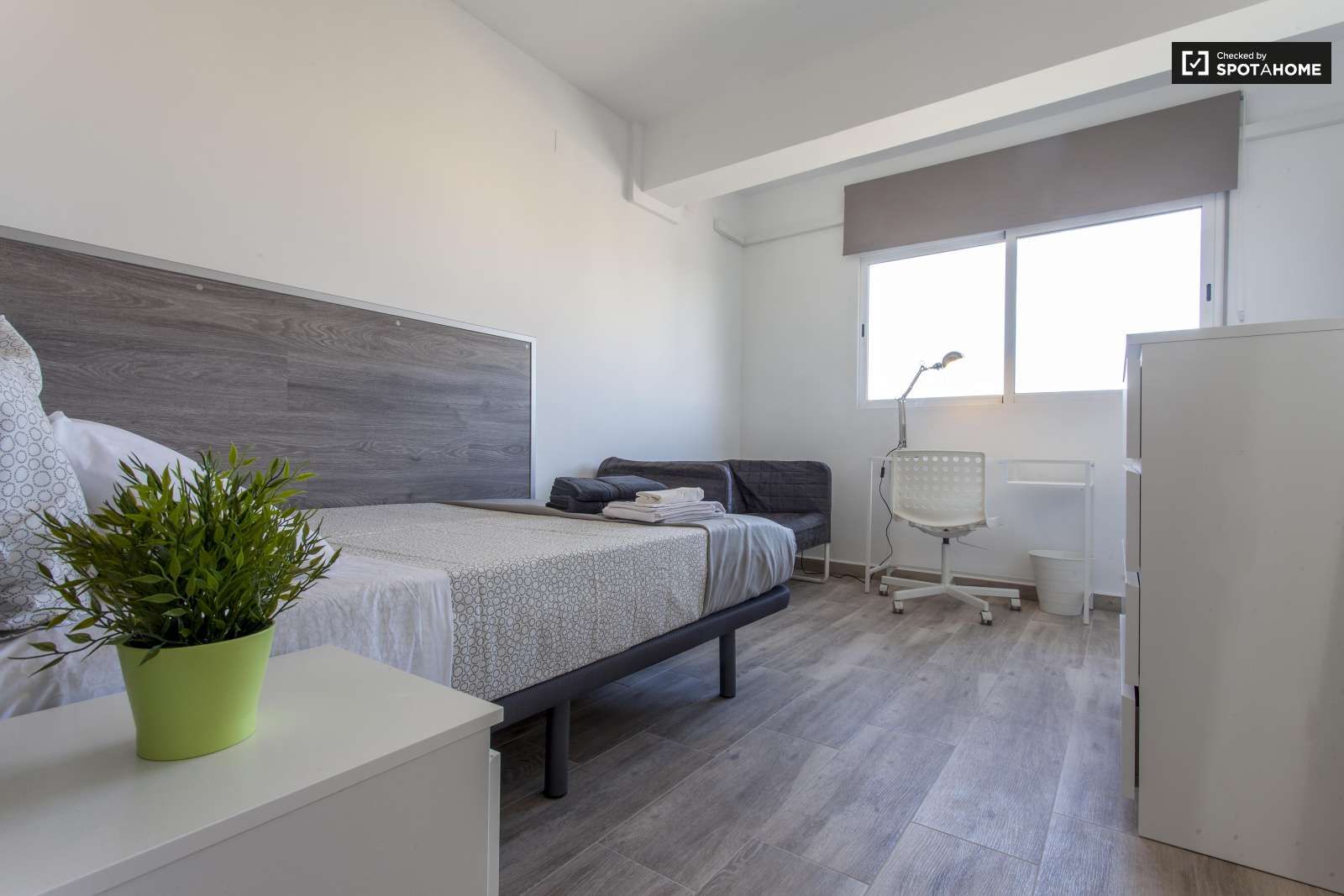 Flat to share in Trinitat