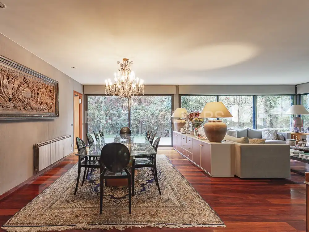 Comedor de Casa o chalet en venta en Barcelona con Aire acondicionado, Calefacción y Jardín privado