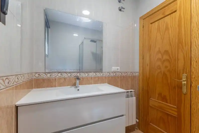 Bany de Casa o xalet en venda en Duruelo amb Calefacció, Terrassa i Piscina