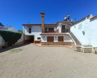 Vista exterior de Casa adosada en venda en Llanos del Caudillo amb Calefacció, Terrassa i Balcó