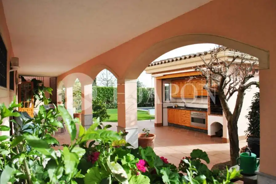 Jardí de Casa o xalet en venda en Alella amb Aire condicionat, Calefacció i Jardí privat