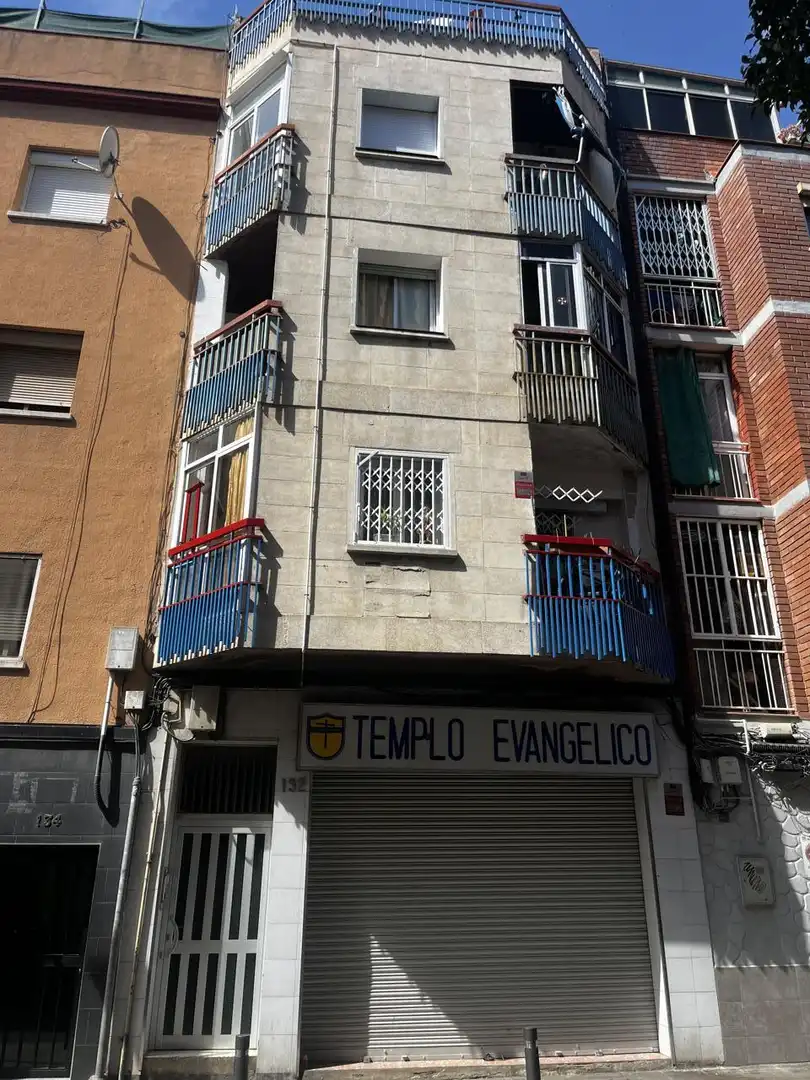 Vista exterior de Pis en venda en Santa Coloma de Gramenet
